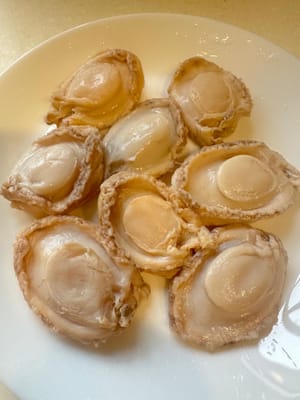 Quindi, incidere leggermente gli abaloni sul dorso come mostrato