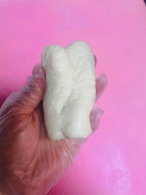 如果手法整形，放3個進土司模。