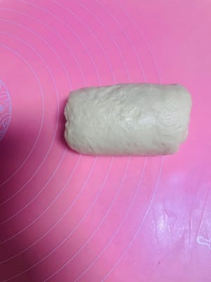 Jika Anda membentuk adonan, taruh 3 adonan ke dalam loyang roti panggang.