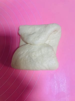 如果手法整形，放3個進土司模。