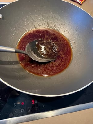 Add half a bowl of water, turn the heat back on, and once the rock sugar has completely melted, set aside (if it is bitter, you need to stir-fry it again).