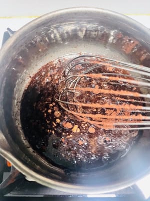 To blend the chocolate: Add 10g of chocolate powder to the mixture from step 5 and stir. Add 20g of chocolate chips and cook until the chocolate is completely melted and the mixture has a smooth texture.