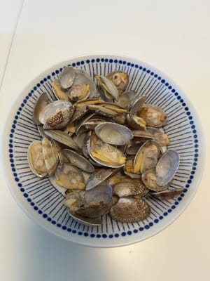 Die Muscheln herausnehmen und beiseite legen