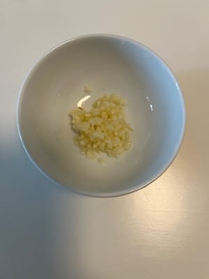 Knoblauch hacken