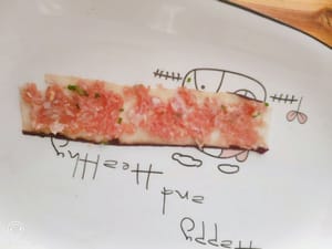 Spread the minced meat evenly on the eggplant.