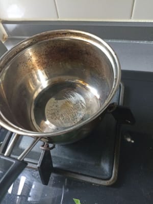 Après 20 minutes, nous commençons le processus de friture, chauffons la poêle