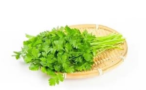 3 rametti di coriandolo