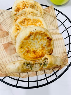 Per chi preferisce una consistenza morbida e soffice, simile al pane e con un aroma fermentato, il pane lievitato è la scelta migliore. Anziani e bambini, che hanno una masticazione relativamente più debole, generalmente preferiscono il pane lievitato.