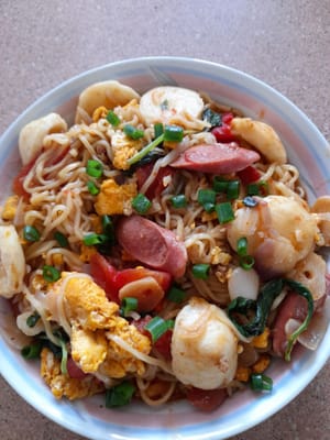 I Nyemek Noodles sono cotti, serviteli e gustateli finché sono caldi.