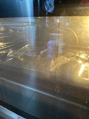 Cuire au four pendant 18 minutes, ajouter une couche de papier aluminium dans les 5 dernières minutes