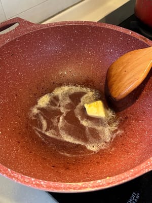 調小火，加入牛油