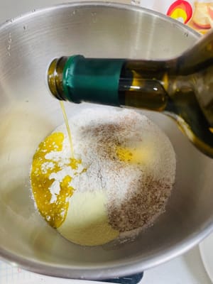 Masukkan semua bahan adonan ke dalam mangkuk pengaduk dan uleni hingga mencapai konsistensi membran 90% (dapat diregangkan menjadi membran tebal, dan tepi sobekannya sedikit kasar).