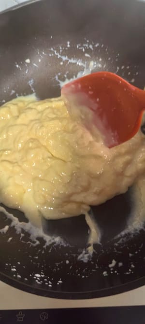 จากนั้นคนไปเรื่อยๆ ด้วยไฟอ่อนจนกว่าจะแข็งตัว