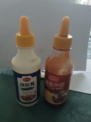 Vinaigrette, ketchup (au besoin)