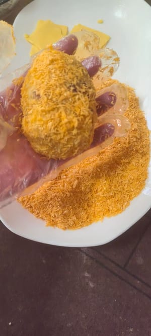 Enrober de chapelure et placer dans une friteuse à air à environ 180 degrés Celsius.