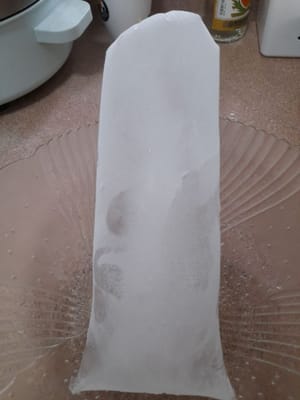 Es batu secukupnya (±1300 Mili air)yang sebelumnya sudah saya taruh di freezer