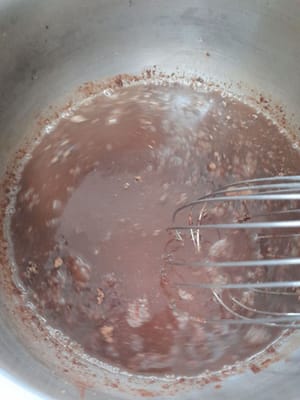 Campur nutrijel coklat ,1 sendok makan gula pasir dan air (400 Mili )dalam panci .aduk rata dulu ya