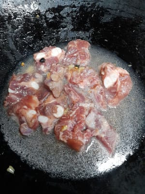 Prepare a frying pan, add 2 tablespoons of oil, then add the spices, saute until fragrant, then add the pork ribs, saute with water, then cook for ±10 minutes / until soft over low heat, then cover.