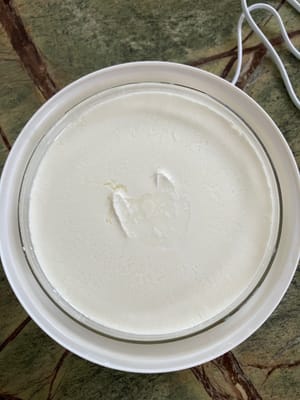 翌朝作るプレーンヨーグルト。