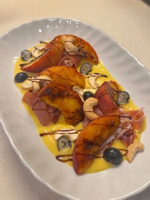 最后，撒上腰果碎，淋上香醋即可！享用吧！