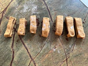 然後如圖所示將它們兩兩疊放起嚟。