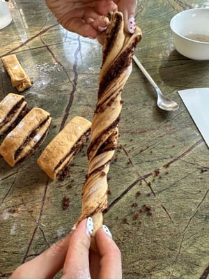 Después de eso, tuerce ambos extremos.