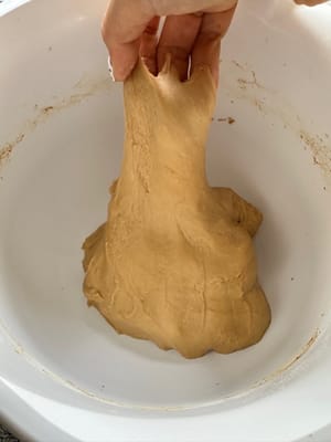 Después de 6 minutos, deberías obtener una masa suave como esta.