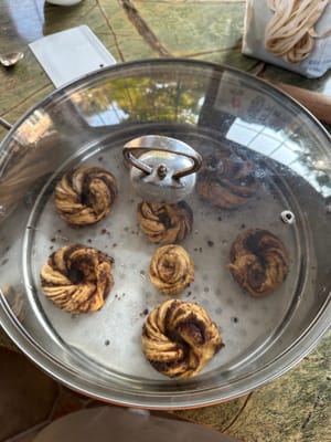 讓麵團發酵約1小時，或直到麵團體積膨脹至原嚟的1.5倍。