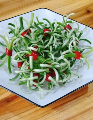Prepare the garlic shoots and set aside.