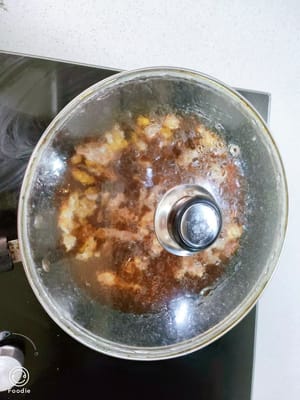 蓋燜兩分鐘出鍋，撒少許的熟芝麻
